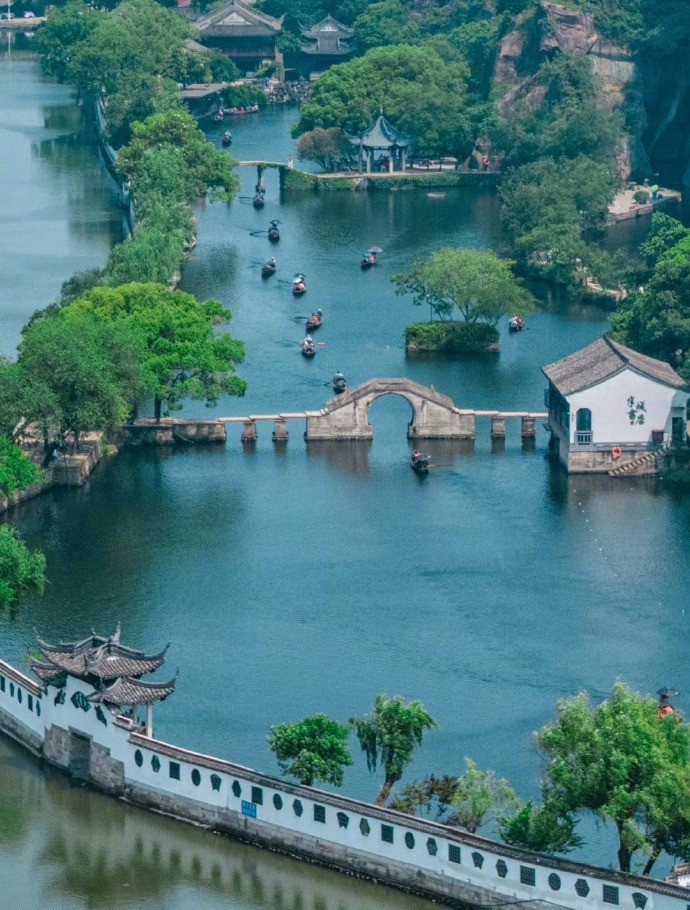 “一念江南...”