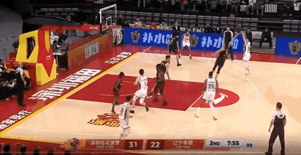 付豪这个上篮，真是让人哭笑不得。球迷有句话说的太对了。这是辽篮客场与深圳队的比