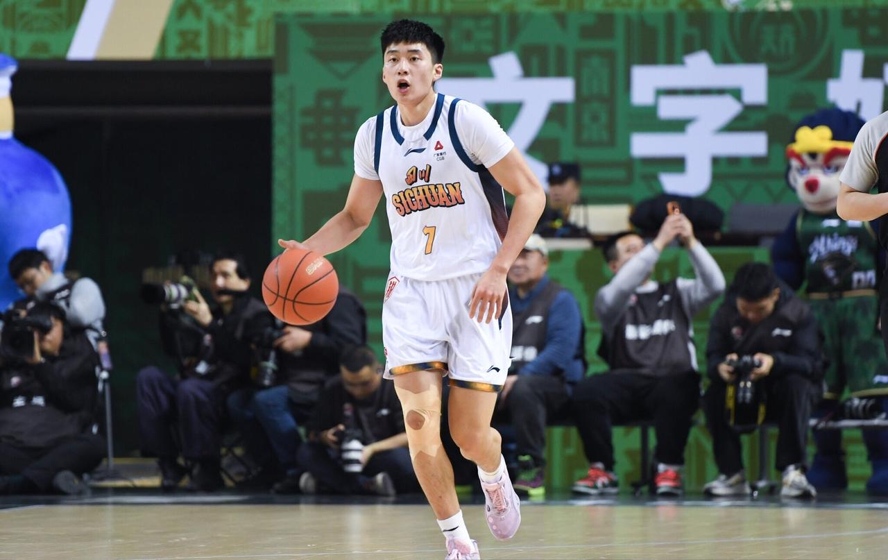 四川潜力新星接近加盟辽篮。20岁锋卫摇摆人或成长为未来核心。辽宁男篮在这个夏天