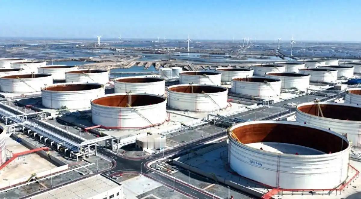 中国逆势狂买石油，九字阳谋摆在明面：高筑墙，广积粮，缓称王11月，中国原油进口