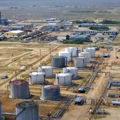 🌙哈萨克斯坦的石油，有个毛病。家门口就是全世界最大的买家——中国，但它偏要把八