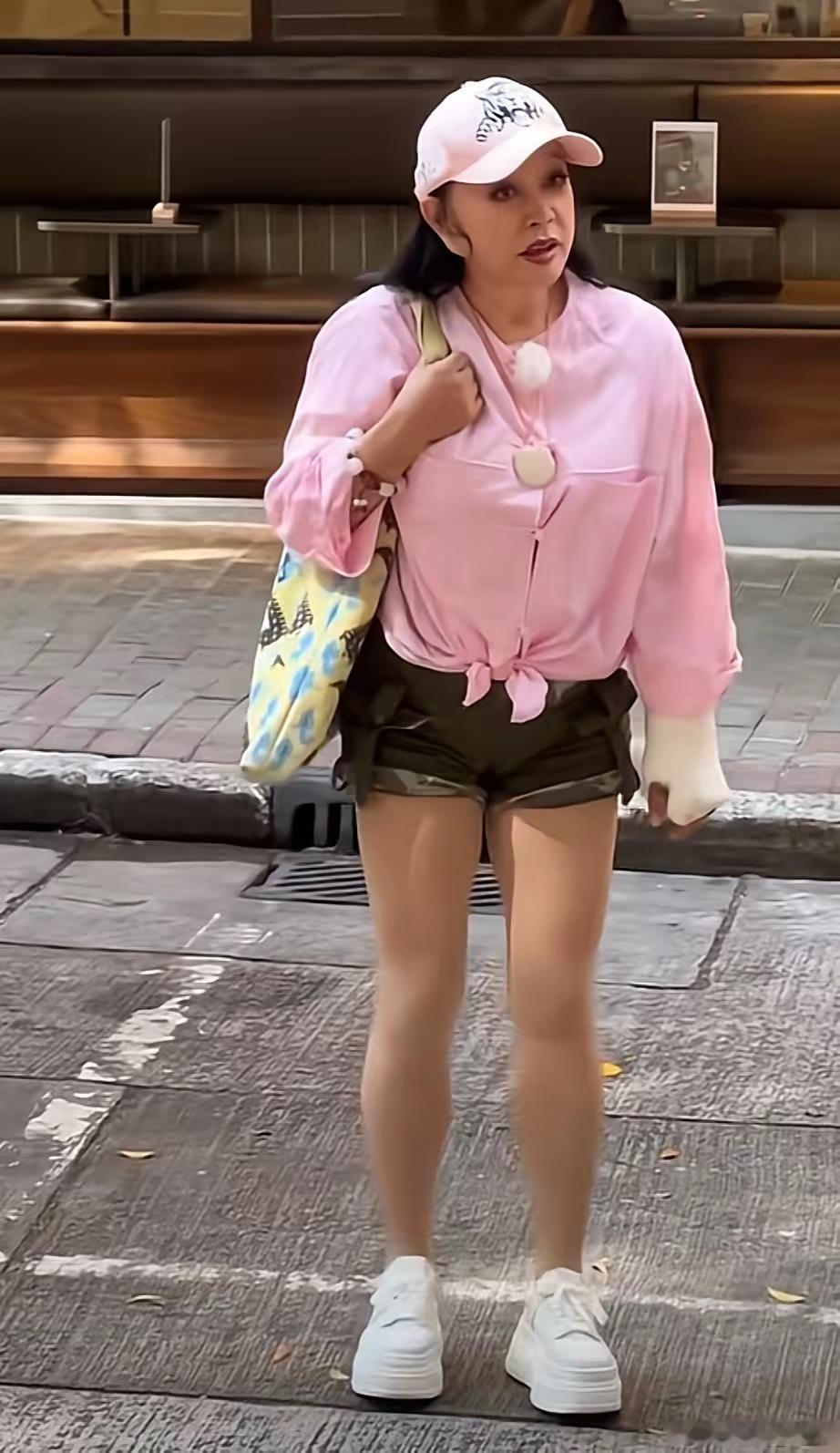 我可以接受刘晓庆老了，也可以接受刘晓庆胖了，但是让我忍不了的是她明明已经75岁了
