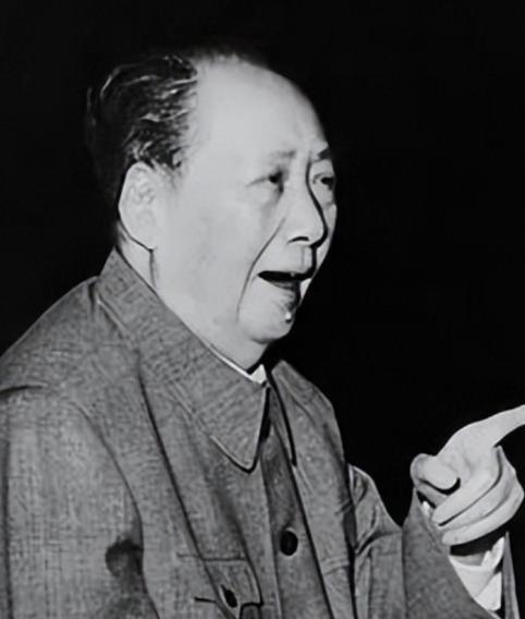 1961年，毛主席和周总理大吵一架，随后毛主席反问一句：“你吃了吗？“就让周总理