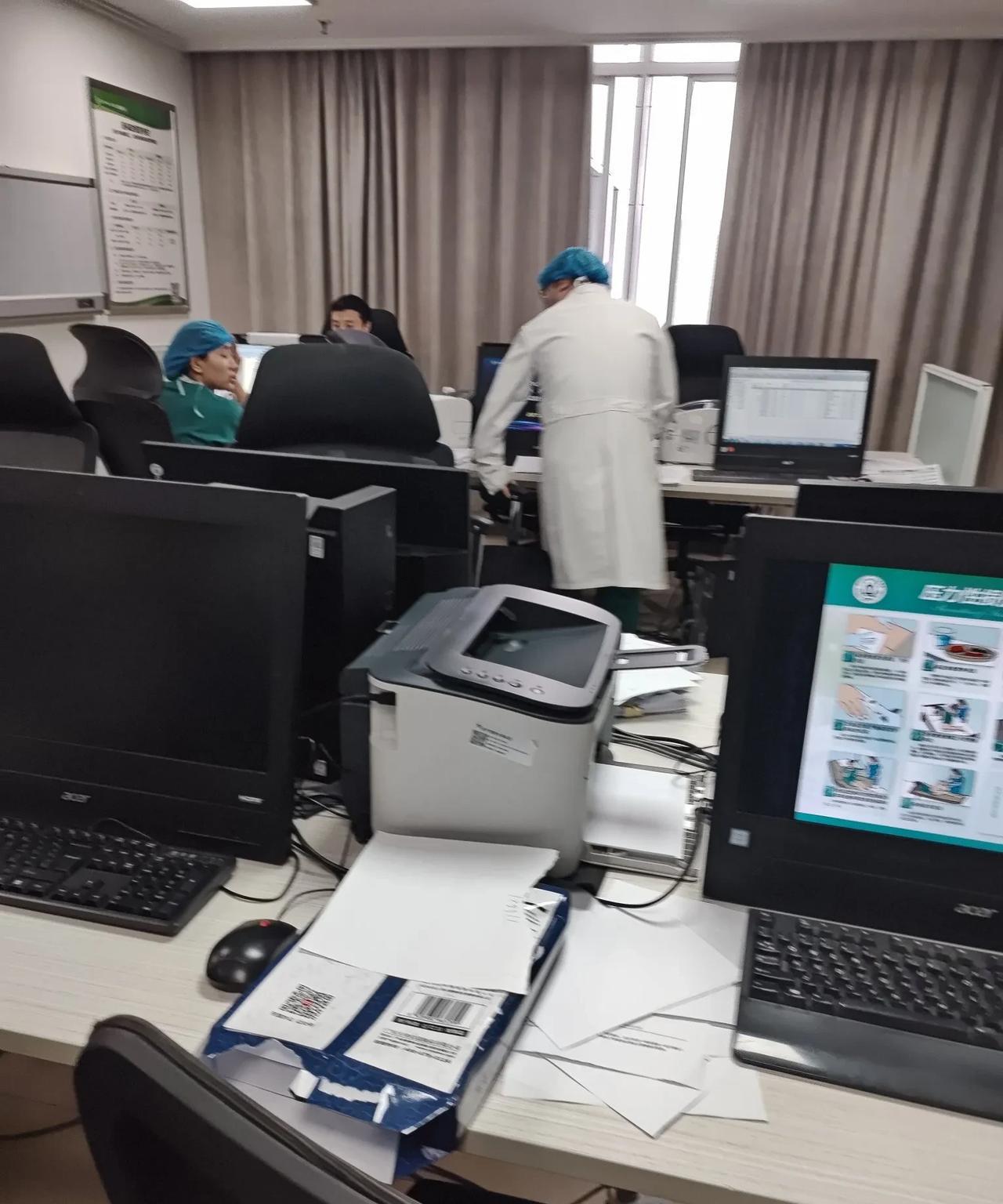 上海某个三甲医院的同学告诉我，他们普外科轮转的几个规培生在规培结业考试已经结束了