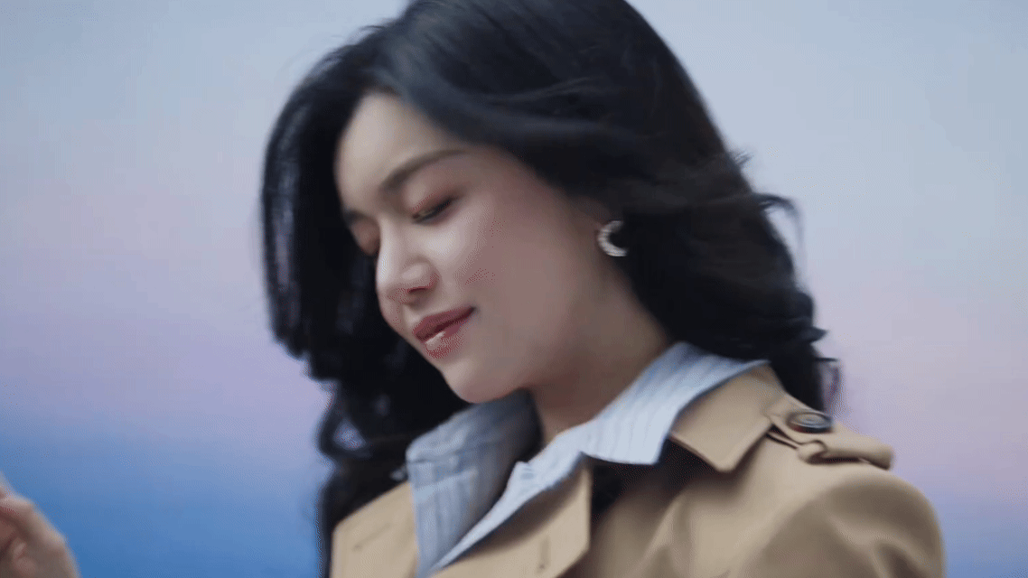 陈妍希说谢谢你一直懂我自信的女人最美，而这份从容源于内心的笃定。跟随的视角，