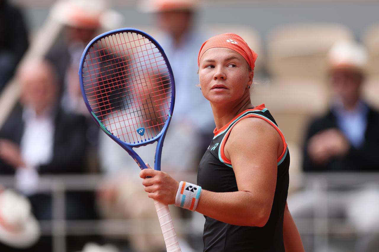 两个6-3干脆利落！施耐德横扫同胞卡林斯卡娅，强势挺进16强！WTA1000多