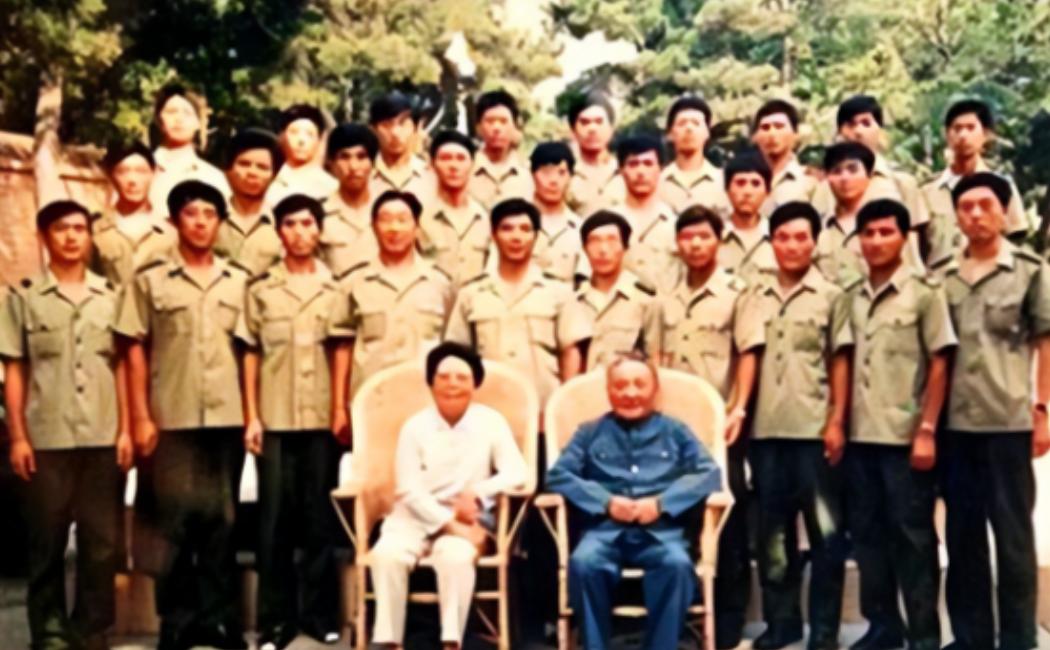 🌞1996年，曾任邓小平警卫员的马林准备结婚，双方家长见面商量婚事，不料岳