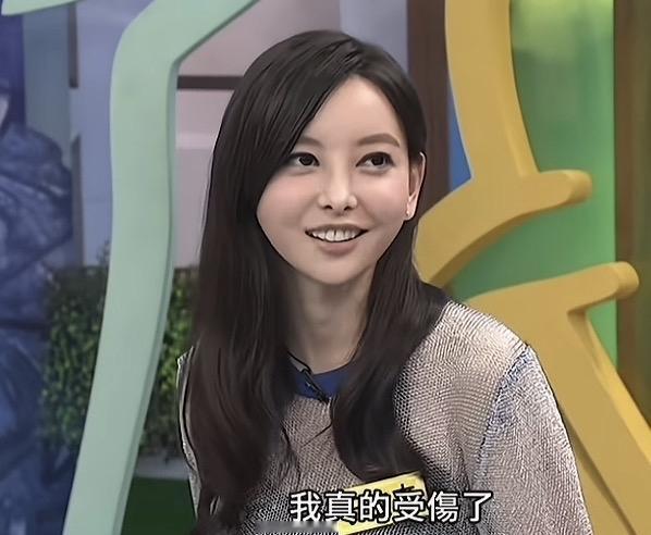 早期在台湾发展的于文文，一口台湾腔，样子和现在差别也挺大！内地以前很多艺人一口
