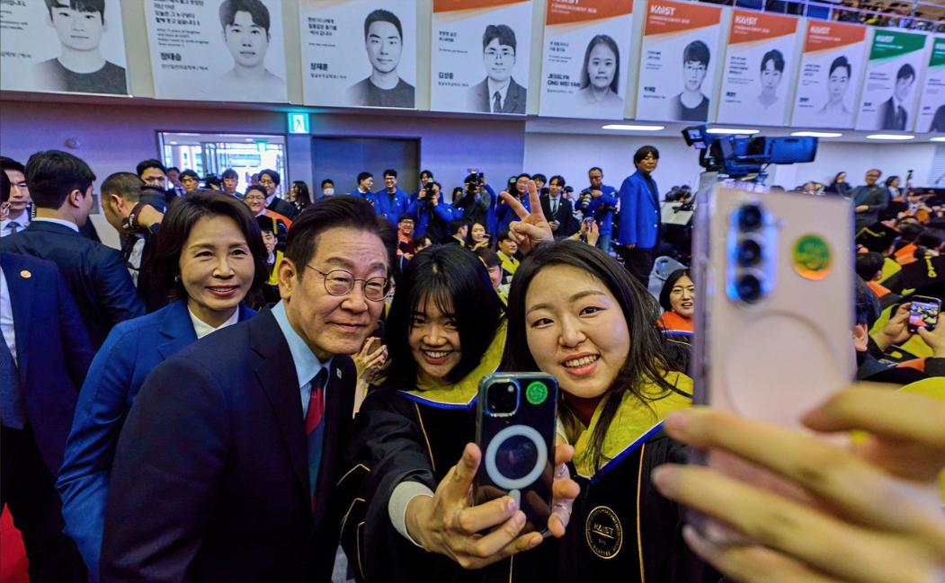 韩国公开喊话中国根据韩国方面2月21日的报道，韩国政府拒绝了美国提出的韩美日三