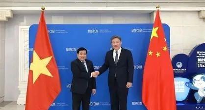 印度为什么着急和中国进行永久性边界谈判？其实原因很简单，因为他再不谈，自己就扛不