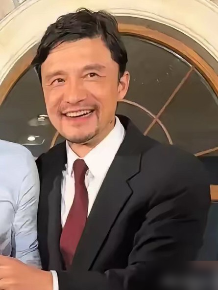拿全国冠军的吴承瑛，当年月薪仅一千块。那是1995年，上海申花首夺甲A冠军，队内级别森严。主帅徐根宝