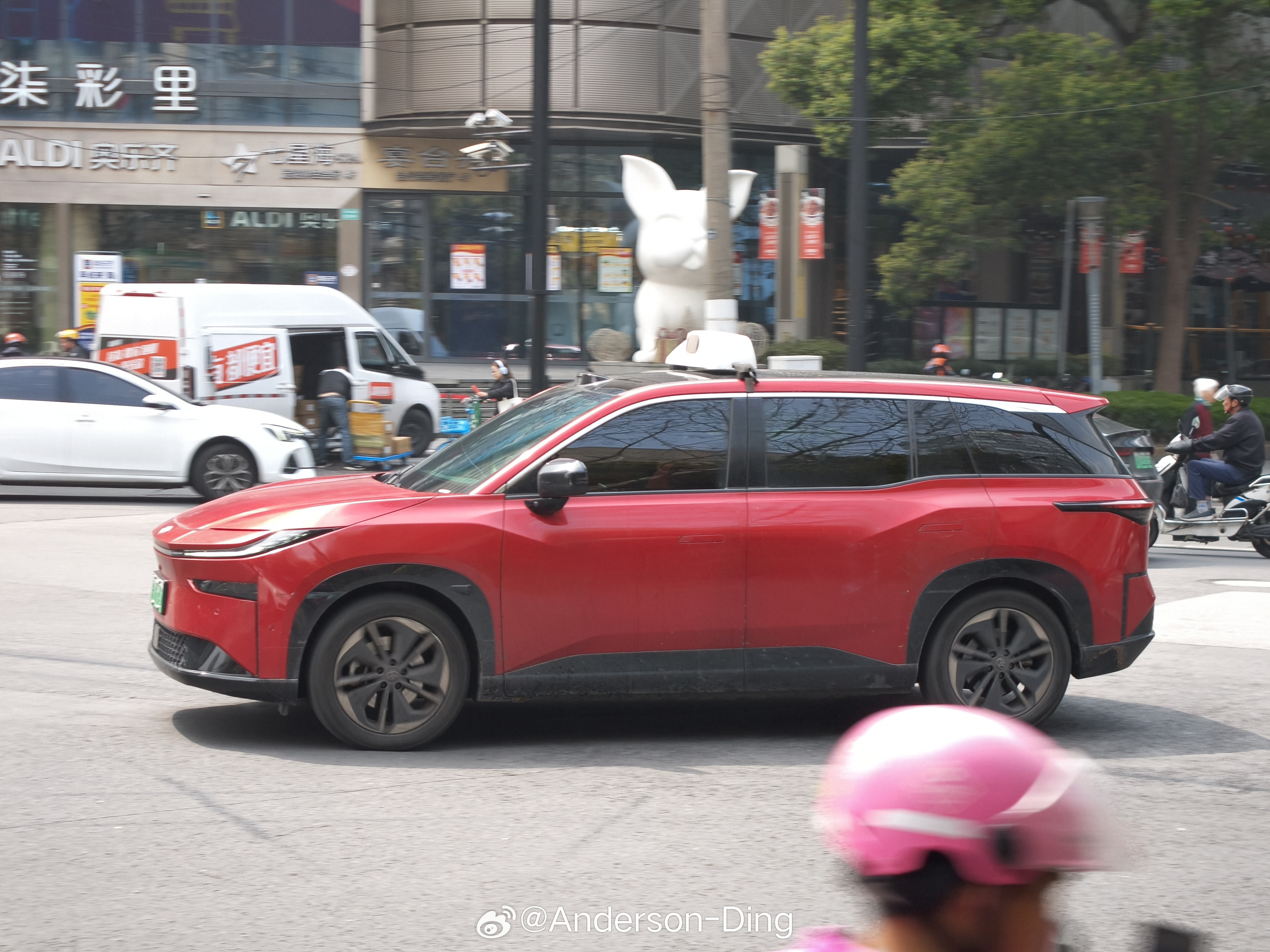 稀有车实拍上海私人出租的花样还是很多的，师傅们眼光很独到啊。