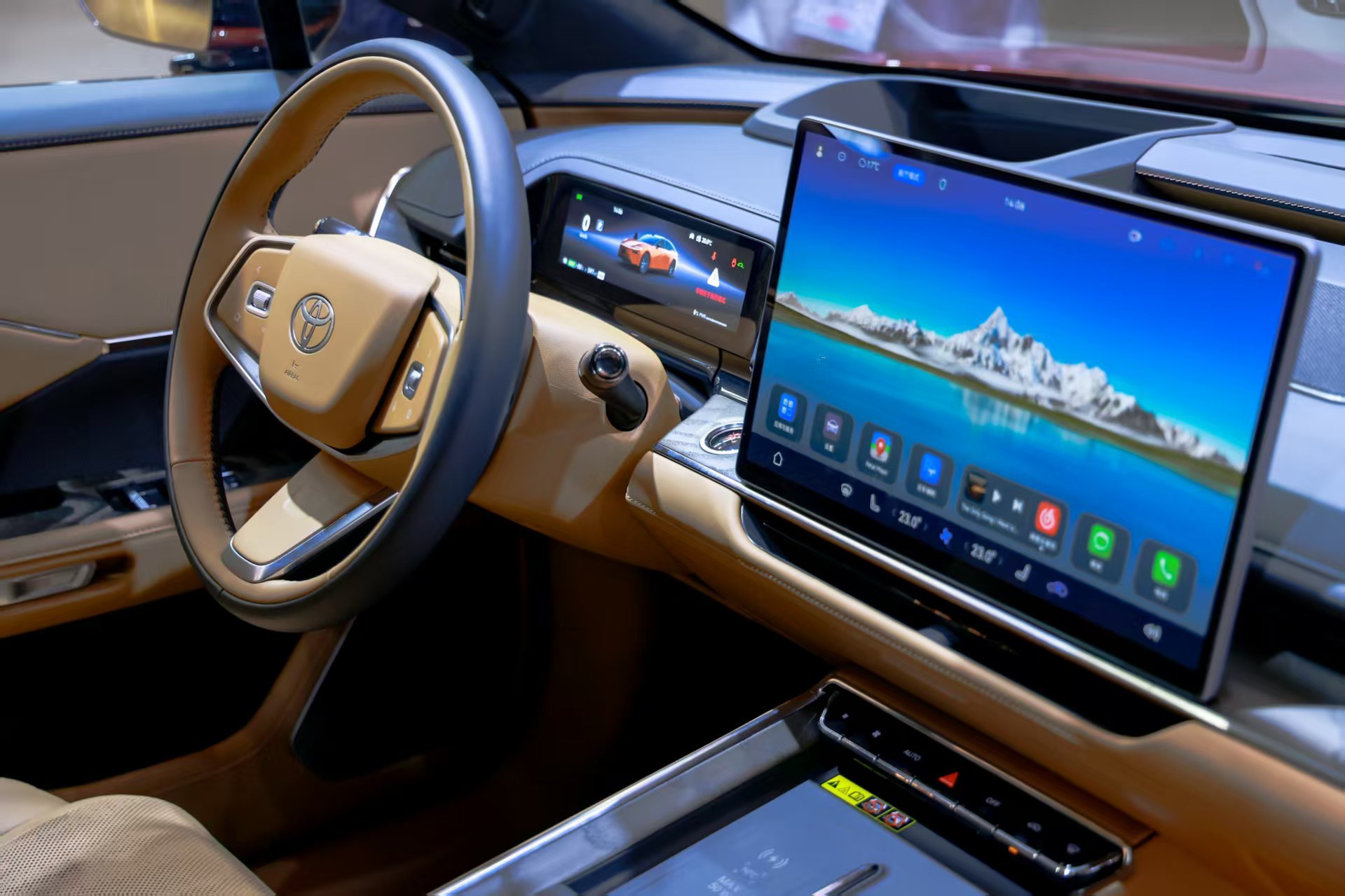 你说“”，这问题挺有意思。现在很多电动车，宣传重点都放在那些看得见的配置上——大