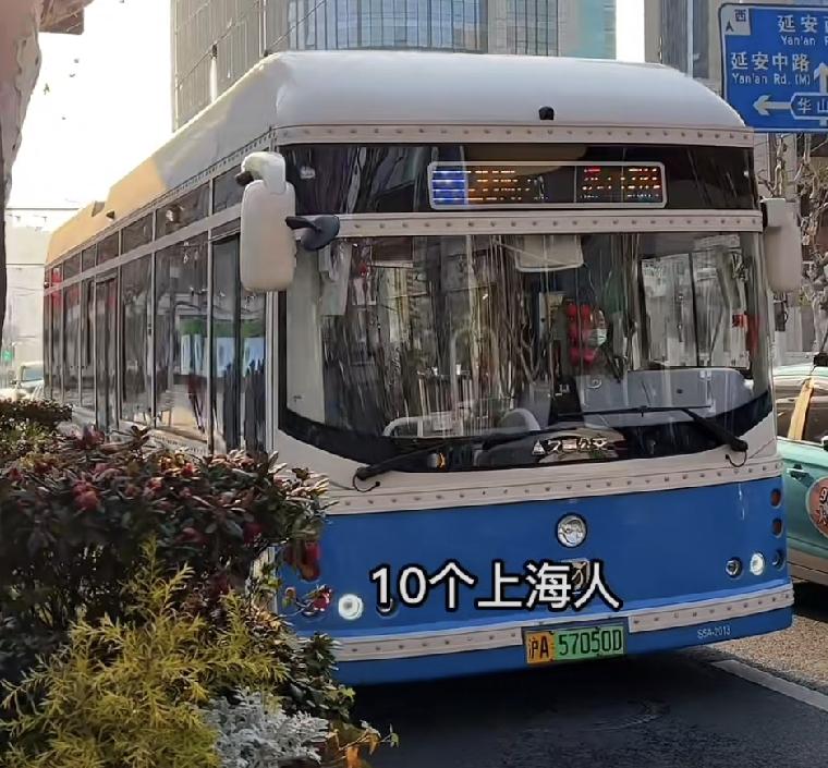 要说上海名气最大的无轨电车，那一定是20路，老上海有句话，十个上海人九个坐过20