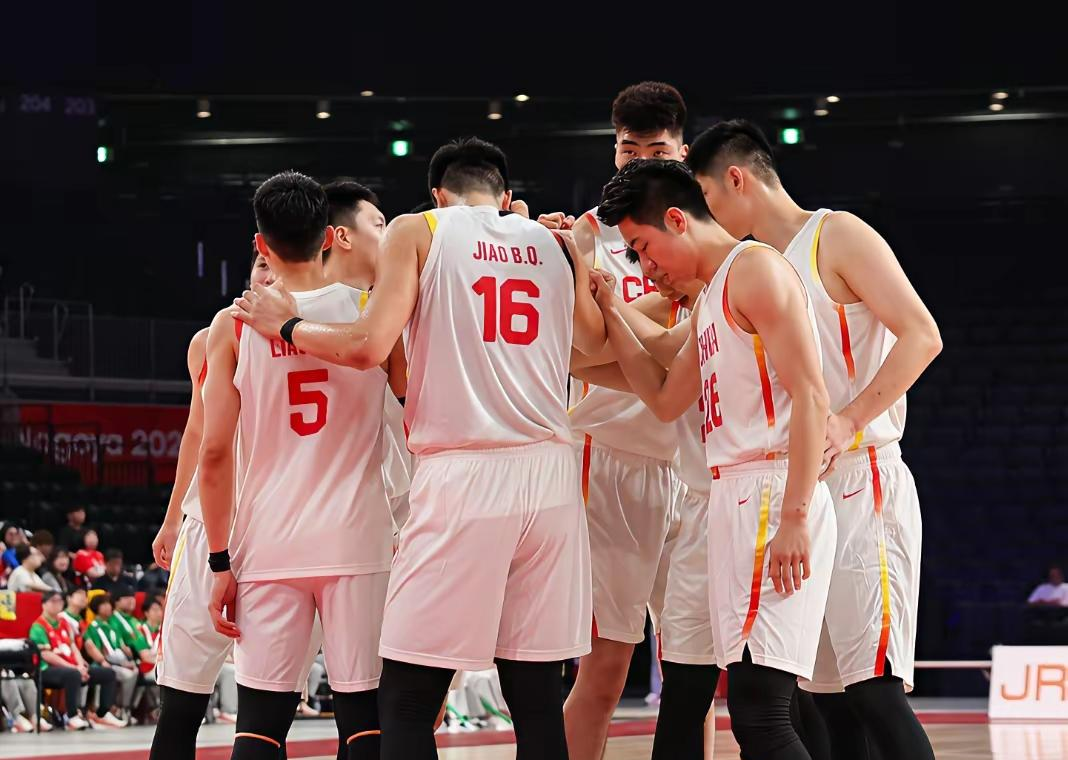 中国男篮这套“三出三进”的设想，说白了就是一场球迷级别的“纸上谈兵”！焦泊乔换徐昕、余嘉豪换周琦、赵