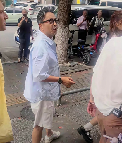 汪涵才51岁，看着像个老大爷了～​​​