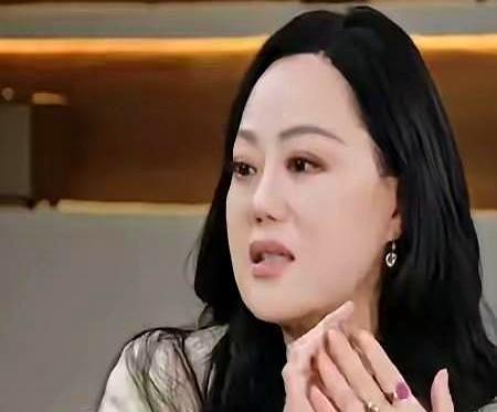 72%的人把头皮当脸养，你掉队了先抹油再上护发素，头发像喝饱水。湿发毛鳞片