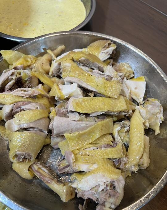 广东人和广西人百吃不腻的白切鸡！广东人是不是三天两头必须吃白切鸡？
