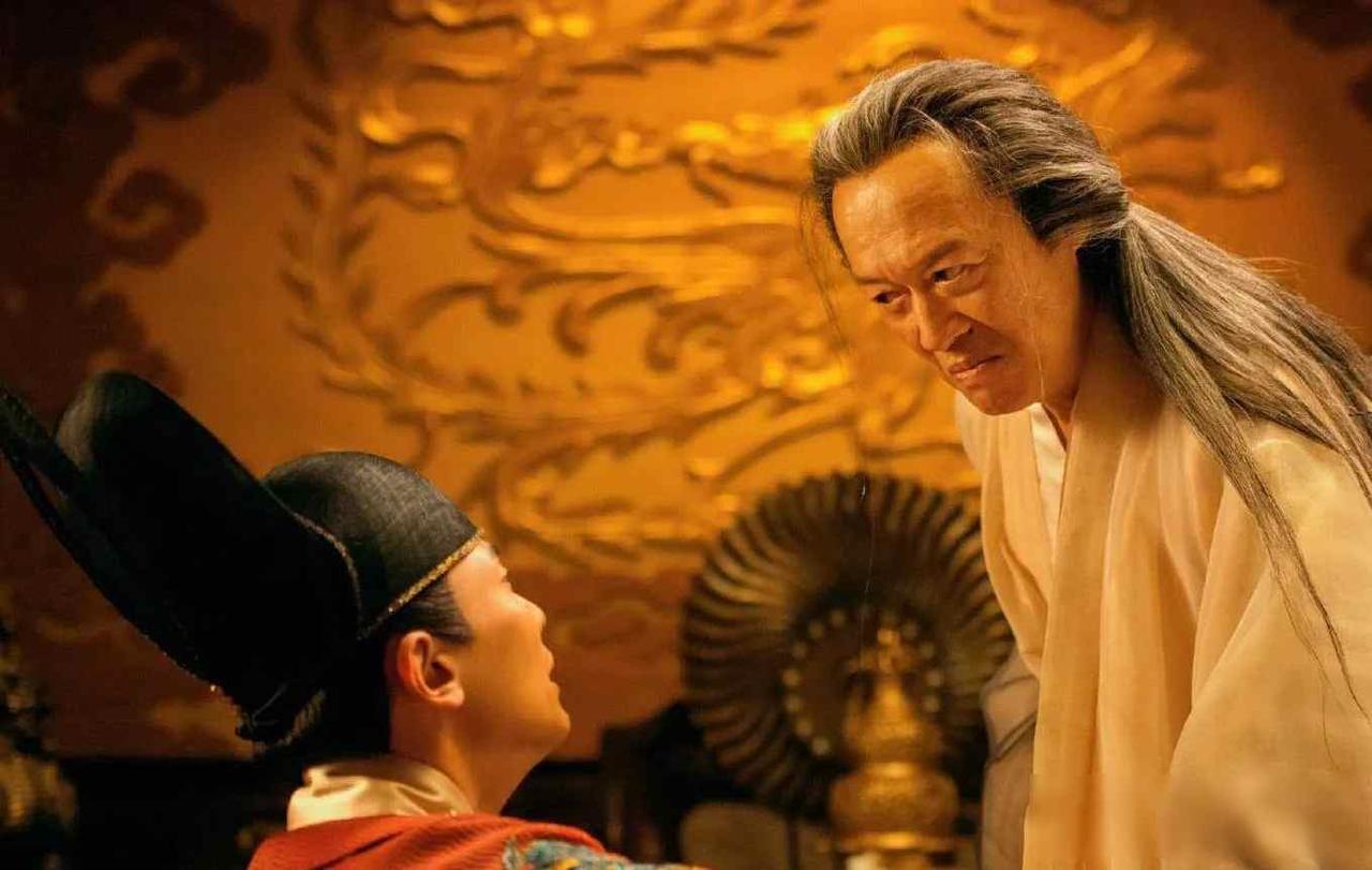 魏忠贤，明朝末年最具争议的人物之一，他的权力与暴政几乎让整个朝廷为之颤抖。明朝
