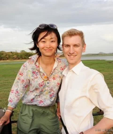 敬一丹的女儿，王尔晴嫁给外国人，有很多人产生疑问。第一个疑问：王尔晴嫁给苏格兰