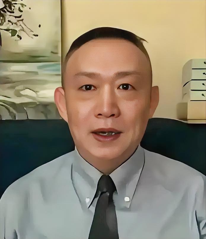 解释不清了！北京，一场公开活动上，学者卢麒元直接把话挑明，提出凡是参与立法和定规