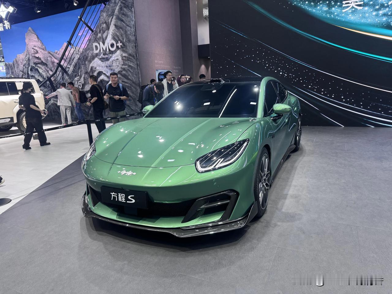 4月24日，方程豹在北京车展首发全新轿车序列方程S，定位“全场景多形态个性轿车”