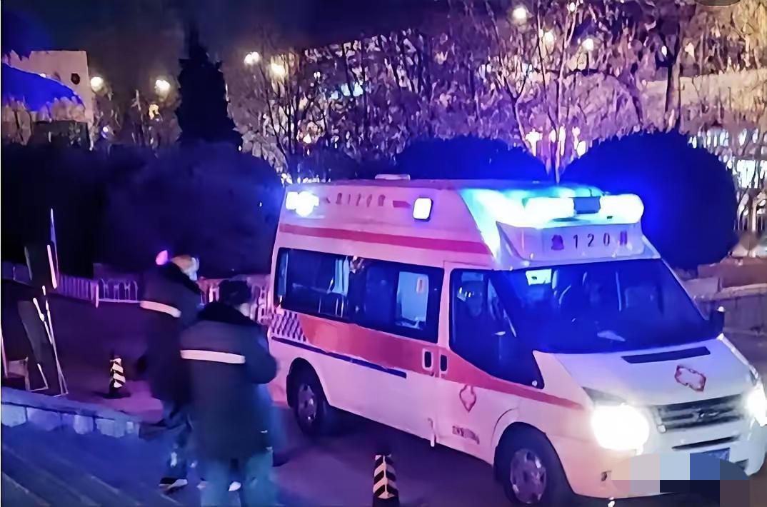 楼下大姨突发心梗离世，120出诊费却成了“导火索”！昨晚大姨心梗，120赶到后确