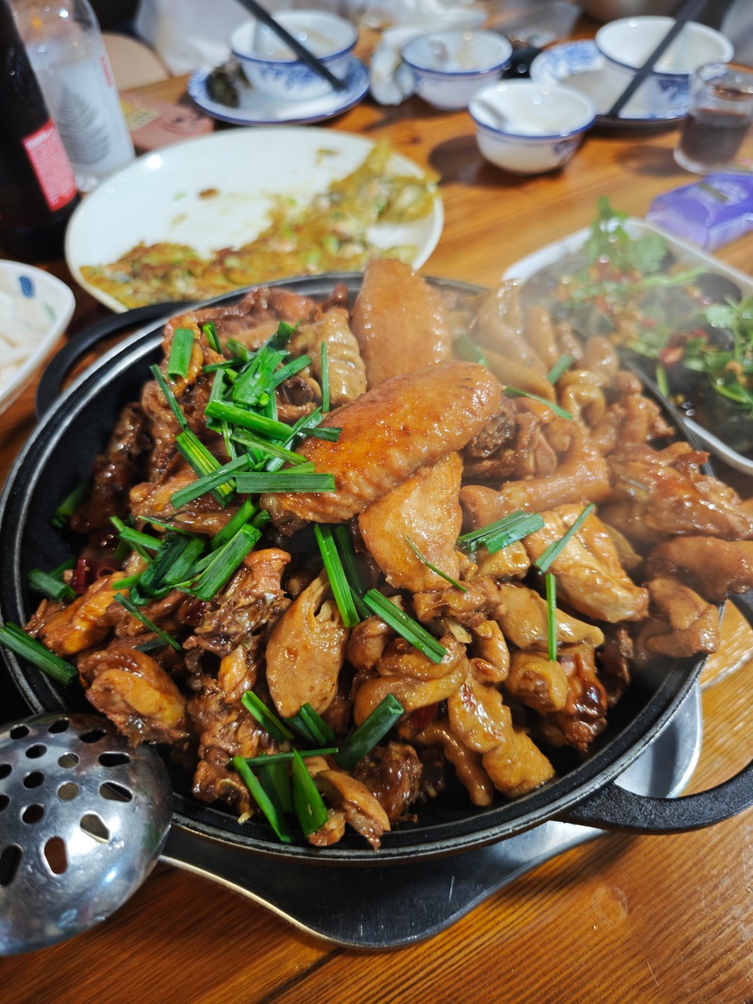 来广州点了一大桌菜吃不完，根本吃不完