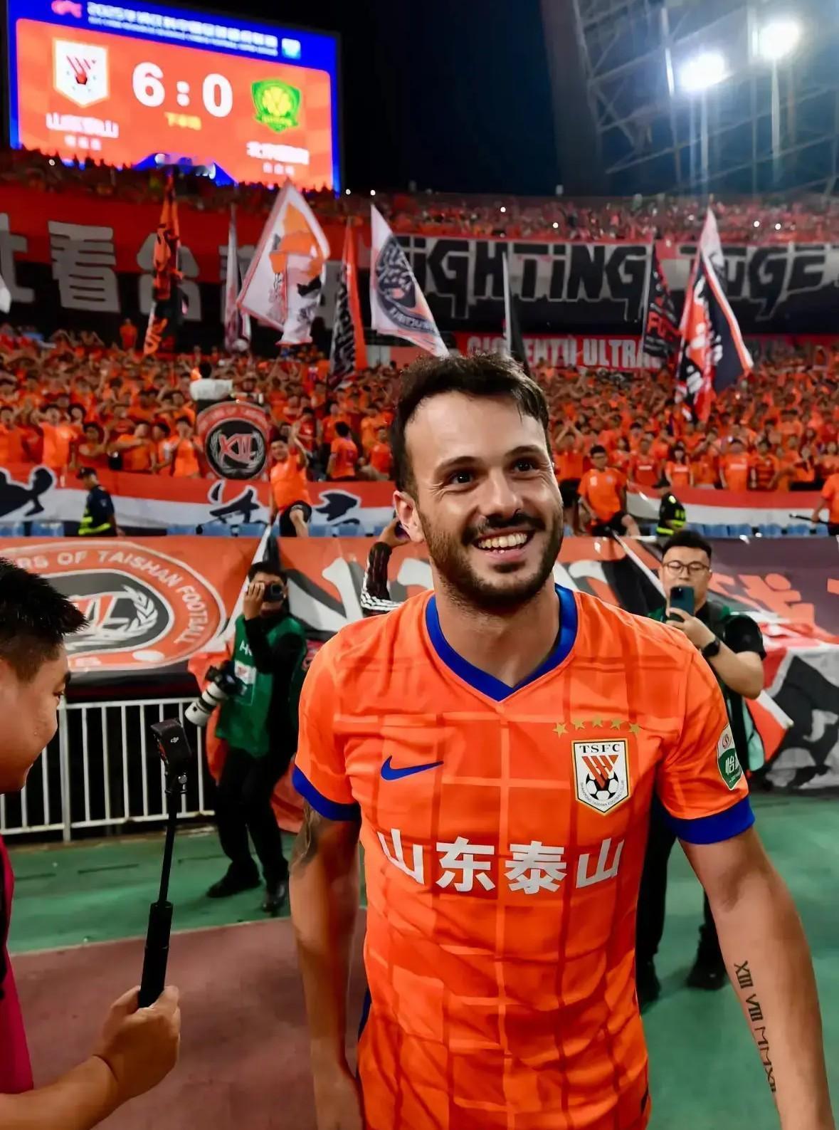 《体坛周报》记者王晓瑞：瓦科想要维持中超顶薪标准（税前300万欧），而且希望能够