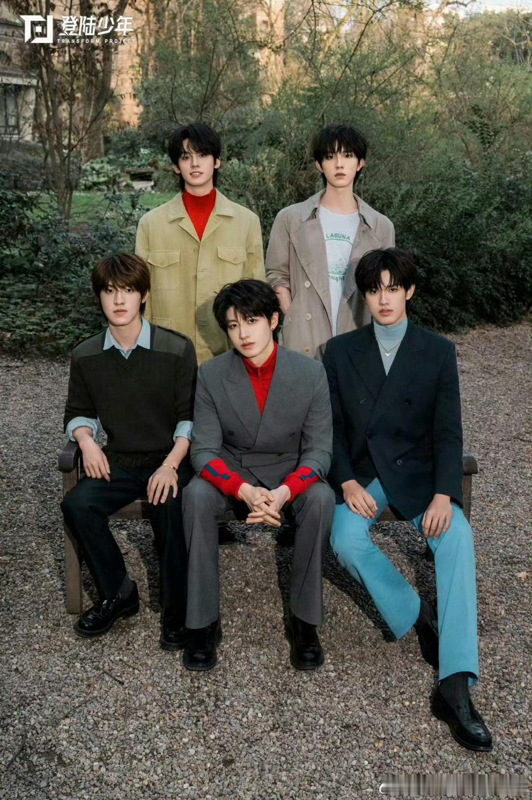 谁给五小登搭的衣服？像俺们村接亲的！！