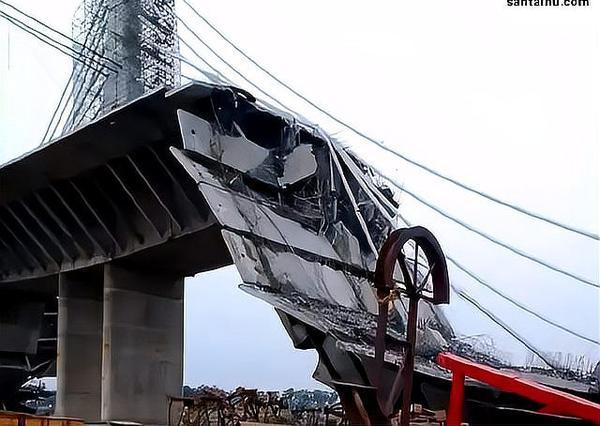 泪目！印度坠亡飞行员妻子哭着敬礼，两人同为空军军官，这一幕看哭无数人刚刚刷