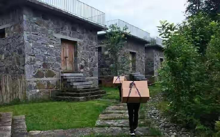 广西女子打工六年携50万归家，丈夫泪崩拒收：我要的不是钱，是你缺席的每一个日夜