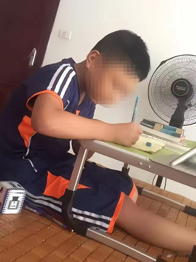 广西柳州，14岁男生患有抽动秽语综合征，上课时同学一直模仿他咳嗽的声音，男生忍无