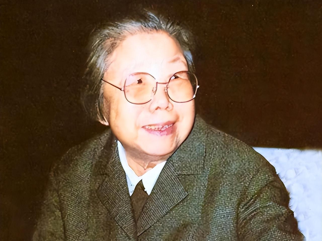1989年，邓颖超提出自己病重时实行安乐死，江主席批示：可敬可佩 从
