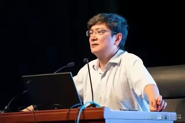 太佩服了！2012年，刚上任贵州大学校长的郑强在校园转了一圈，突然下令把满园老树