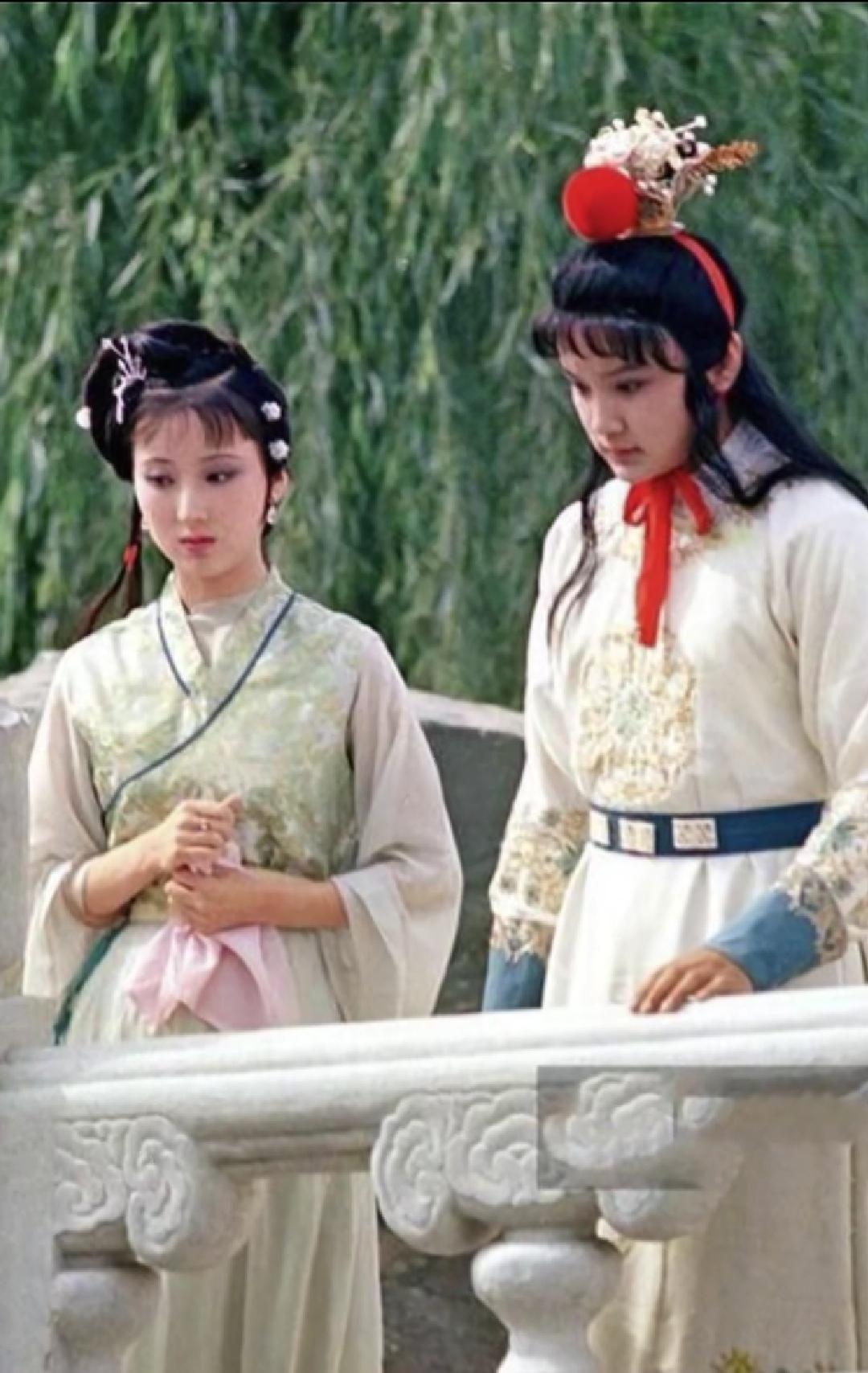 一梦红楼，香消何处2007年，陈晓旭如一缕轻烟，悄然消散在尘世，留给世人无尽的