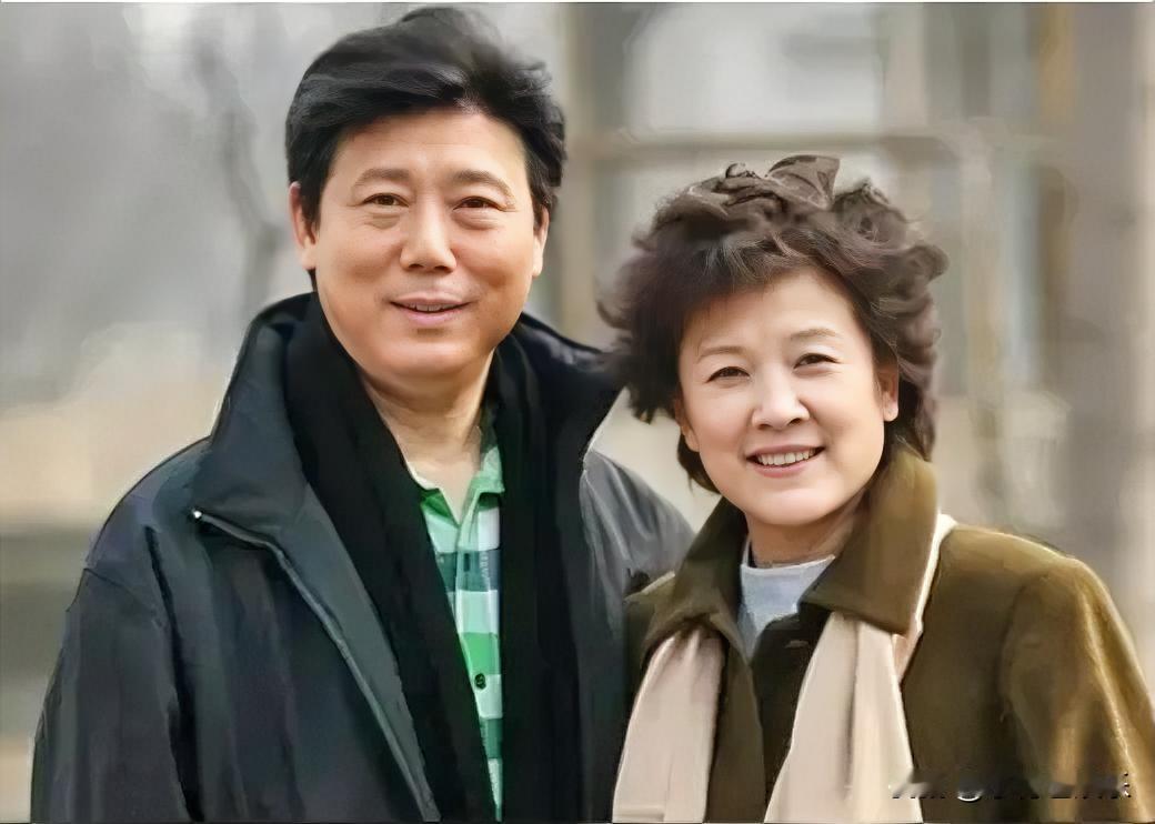 能把他俩认出来，证明你手机电视没有白看。[大笑][大笑][大笑][大笑]