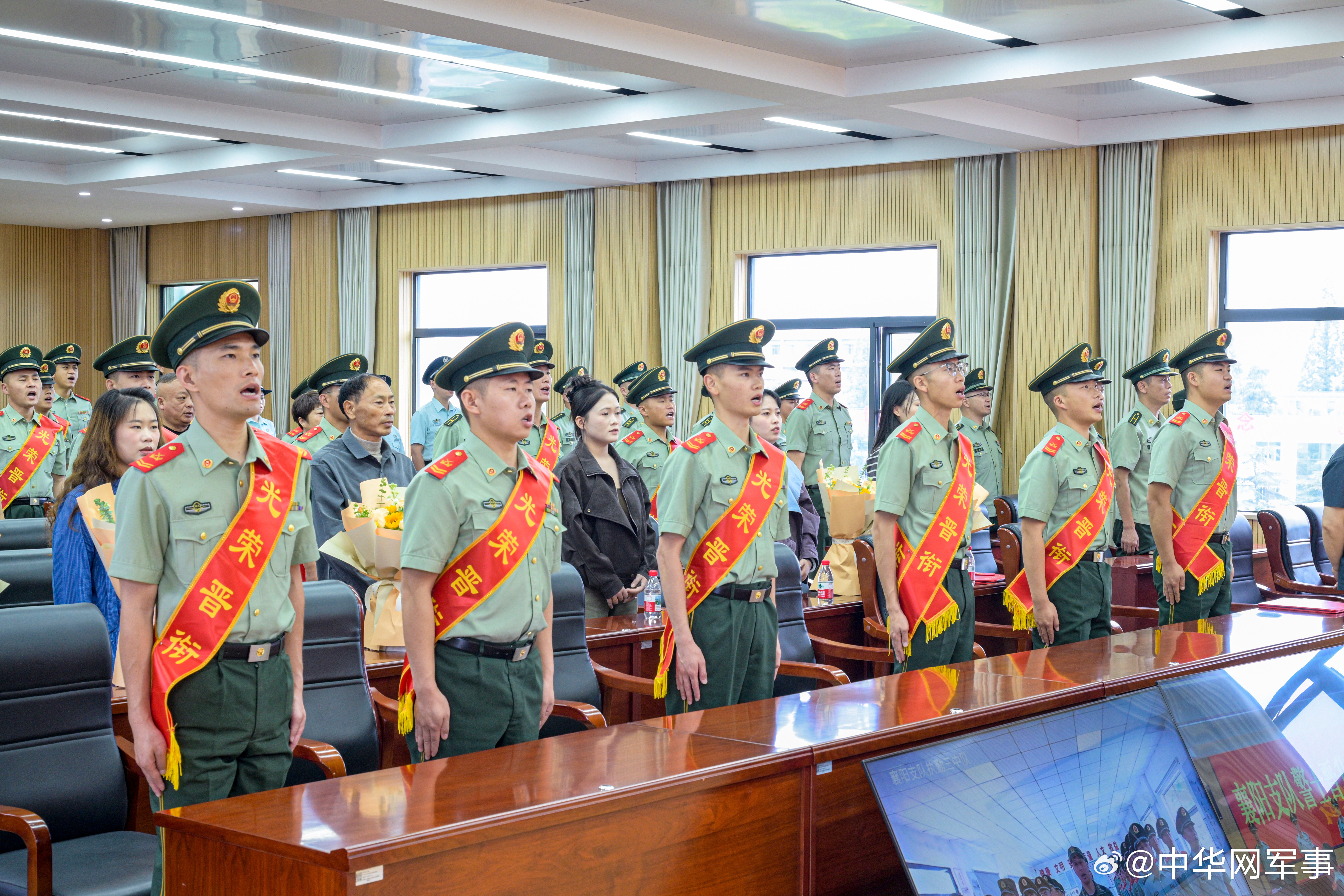 【晋衔！军人家属共同见证荣耀时刻！】近日，武警襄阳支队隆重举行2026...