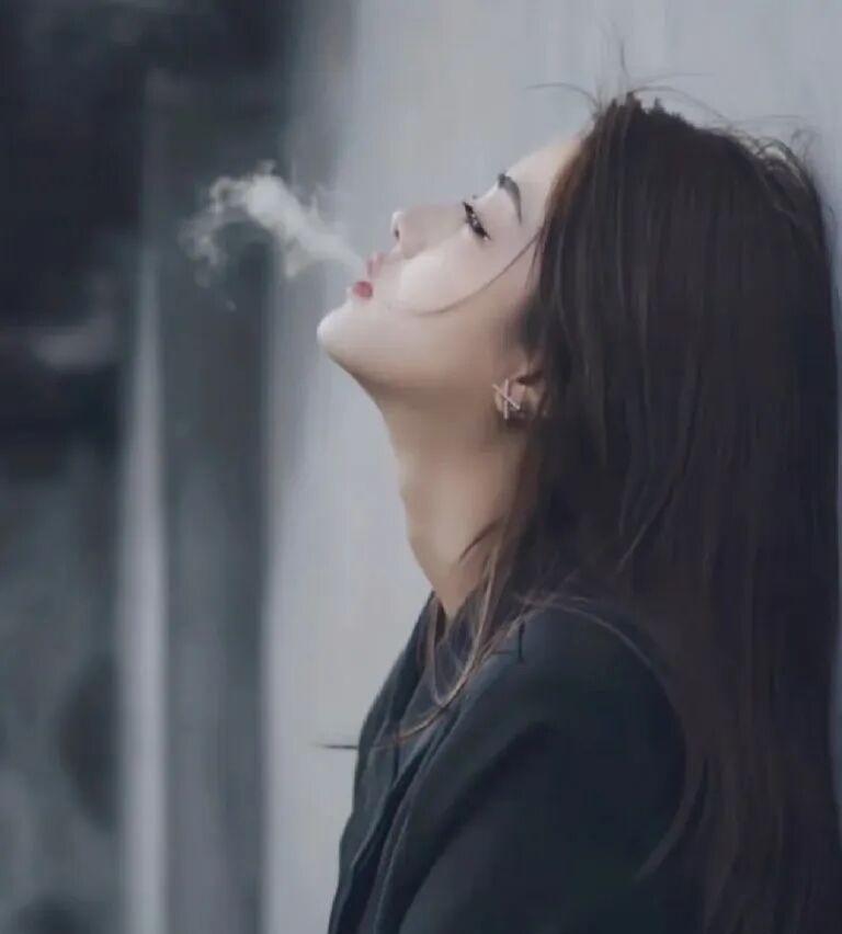 曾经在抖音上刷到过一个视频提问：假如30年后，你送走了父母最后一程，世上再无至