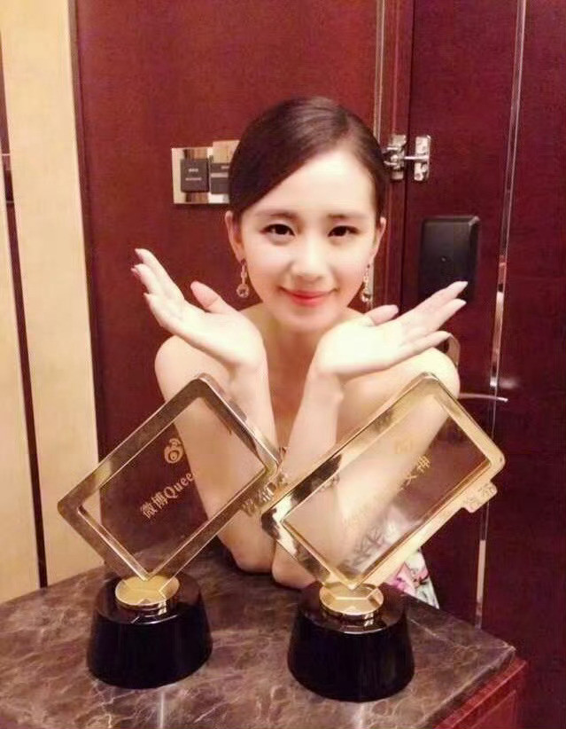 历年的King和Queen刘诗诗13年凭借《步步惊心》➕《轩辕剑之天之痕》就拿下