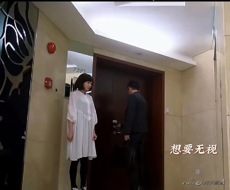 果然我不配拥有何以琛这样的男人。要是我能行，在他说“放开”，接着考虑蛮久又说“