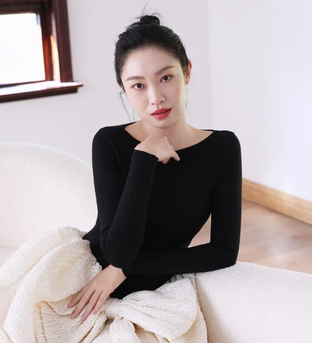 我有一种强烈的预感。王佳佳很快就能成为顶流女演员。她的长相在内娱不算最顶