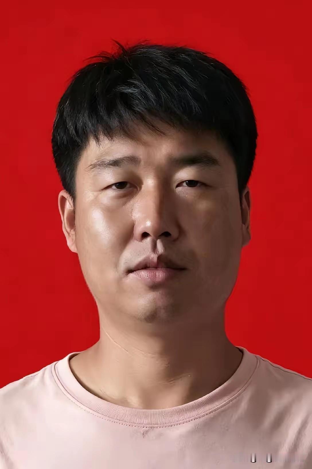 36岁挖掘机司机柳忠鹏，难得休假带着妻女从沈阳去往大连，本是一场普通家庭短途出游