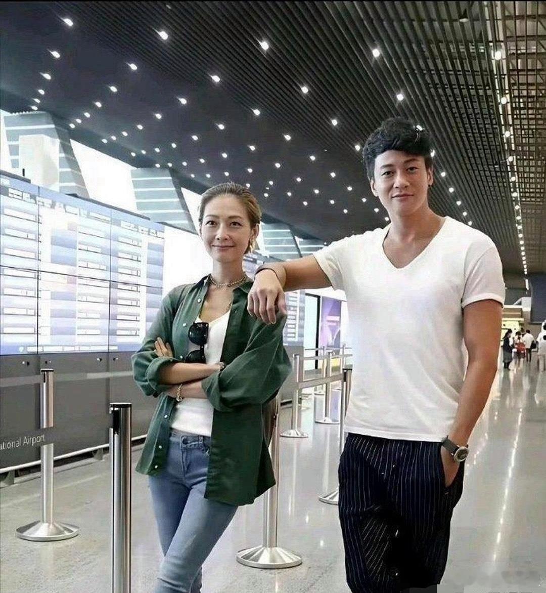 何润东的眼光，找的老婆可漂亮了！