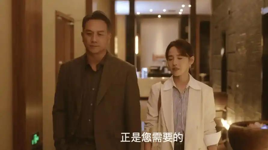 她太聪明，情商又高，跟着她能学不少心眼子。《问心2》里，心外科主任盛年看着很