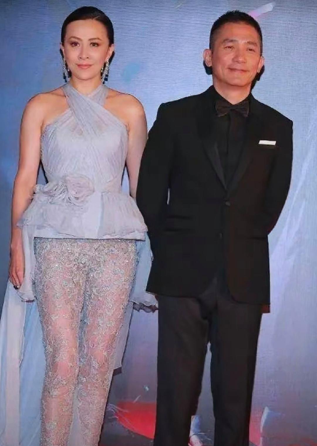 刘嘉玲的大胆穿搭，总能成为焦点‌。虽说她骨架大、腰腿偏丰腴，也并非传统意义上的“