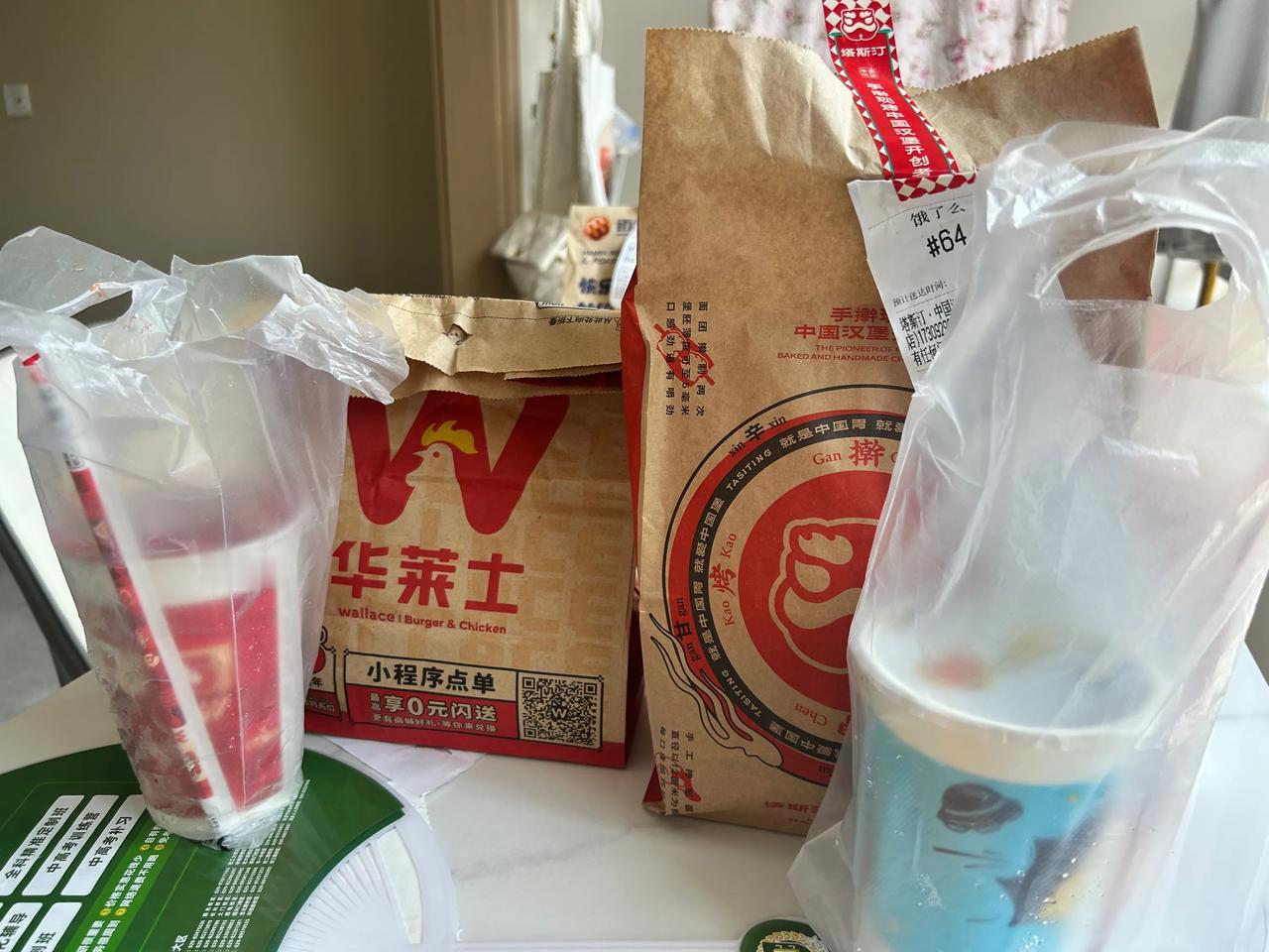 呵呵，花了5块，点了三份汉堡，吃饱了
