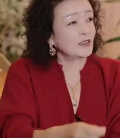 当初张兰满心欢喜的去台湾迎接汪宝时，被汪小菲一顿吐槽。 马筱梅未劝，代表着小