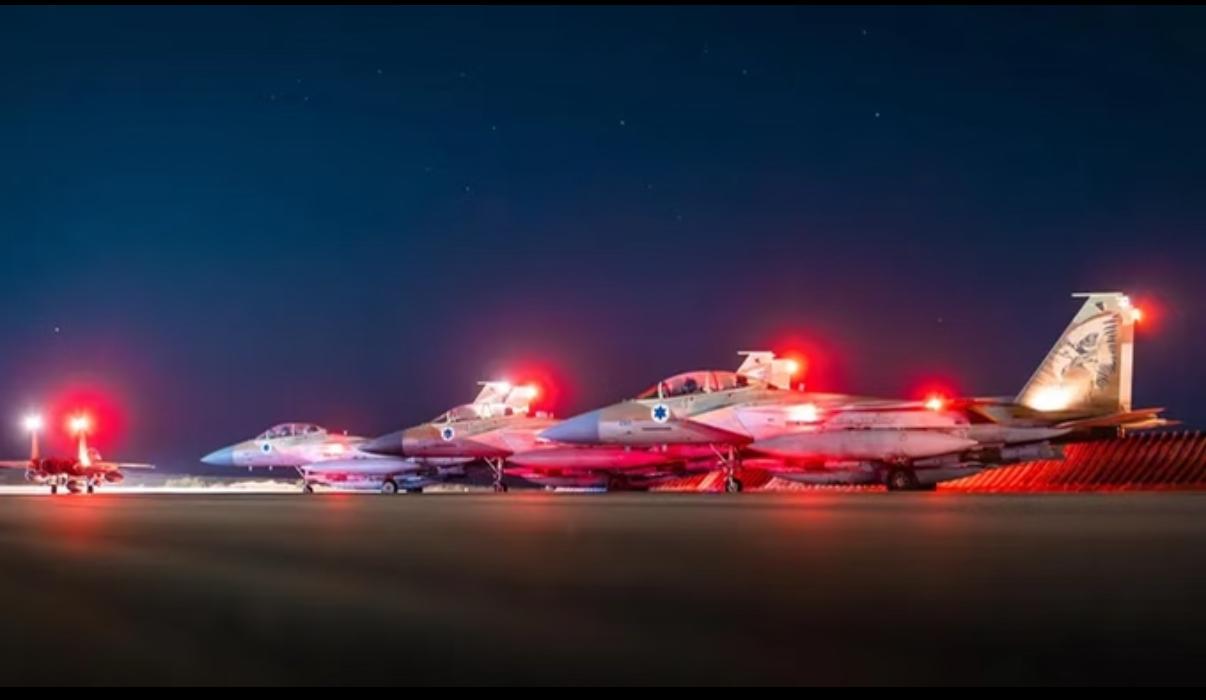 这句话残忍到让人不适，却几乎无法反驳：今天，尤其是伊朗年轻人正在承受的一切苦难，