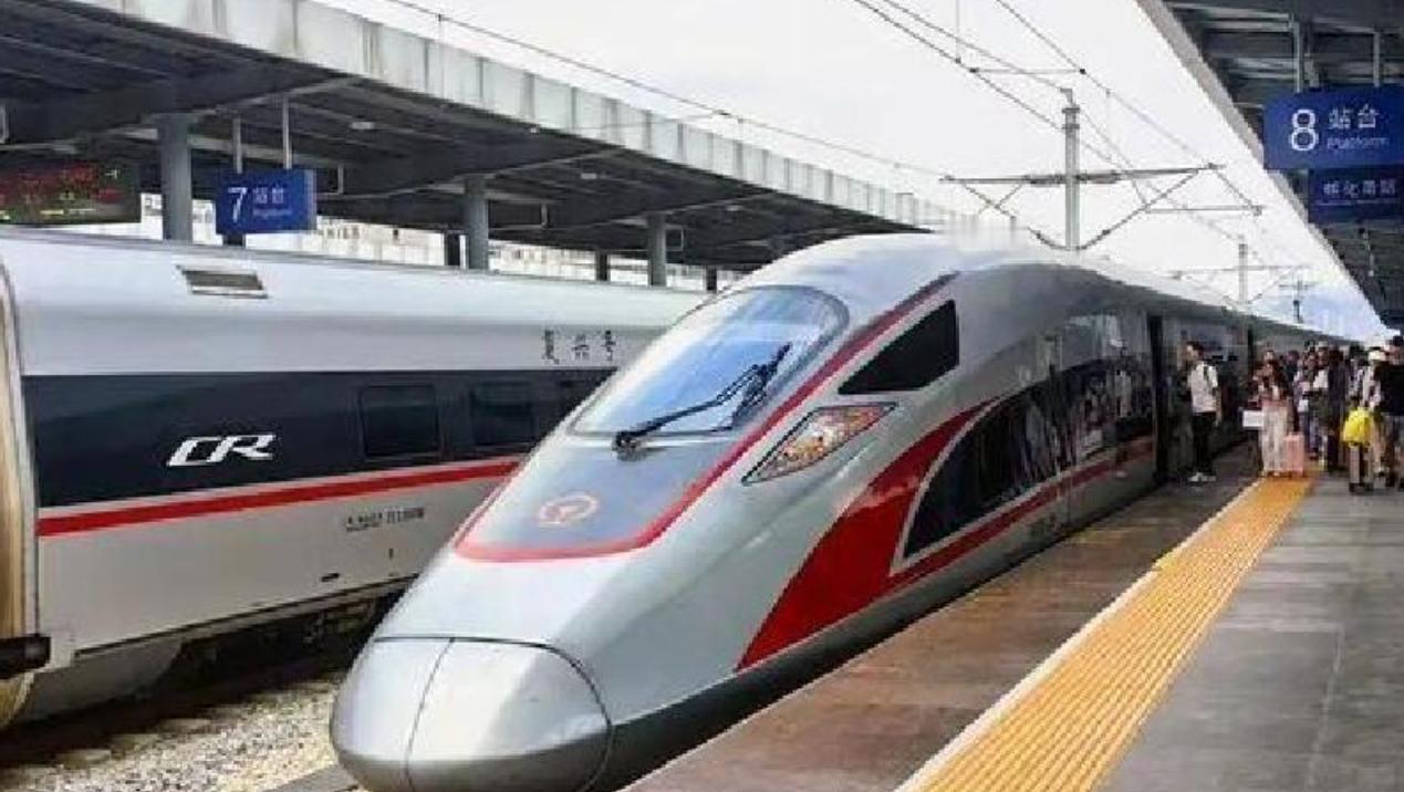 中国为什么执意要发展高铁，而不是廉价航空？因为中国在做一个赌注，赌的就是你用电，